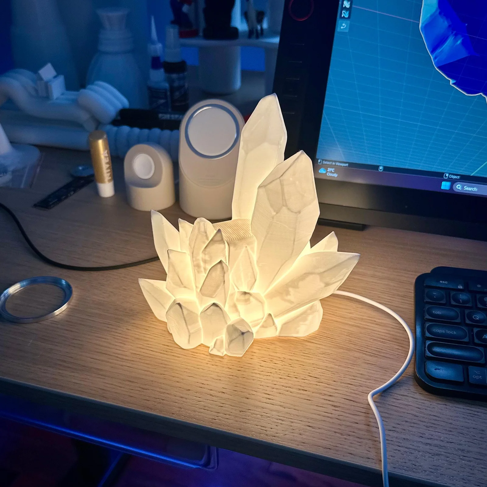 Close-up of the crystal controller mount